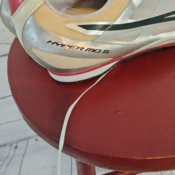 New Without tags."Asics" woman's kleets - Picture 9 of 9